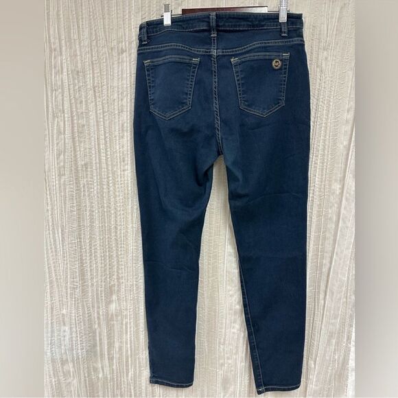 MK 10 IZZY SKINNY DARK WASH LIGHTWEIGHT 28” INSEAM JEANS - Picture 2 of 13